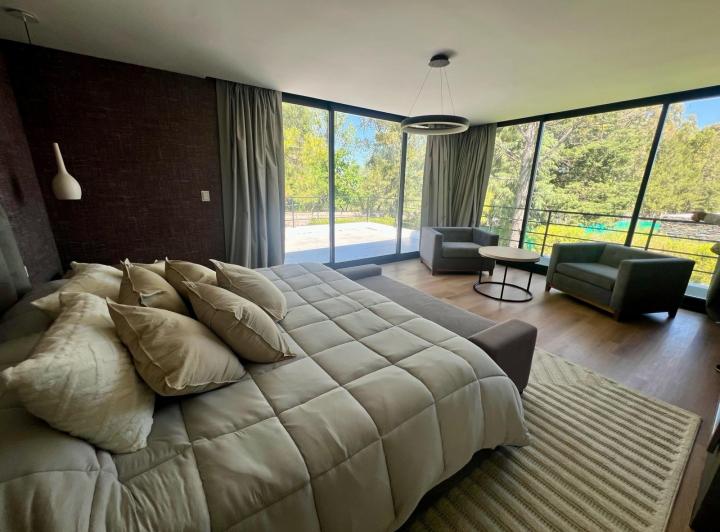 Casa · 460m² · 6 Ambientes · 2 Cocheras