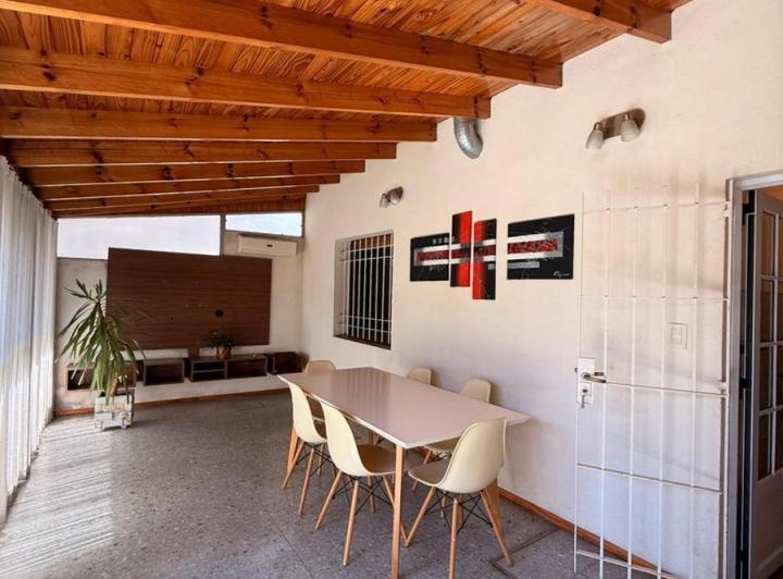 Casa · 98m² · 4 Ambientes · 1 Cochera