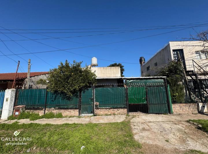 Casa · 1m² · 4 Ambientes · 1 Cochera