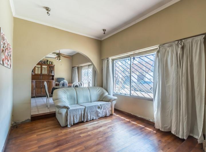Casa · 145m² · 6 Ambientes · 1 Cochera