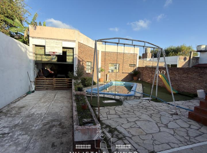 Casa · 92m² · 3 Ambientes · 2 Cocheras
