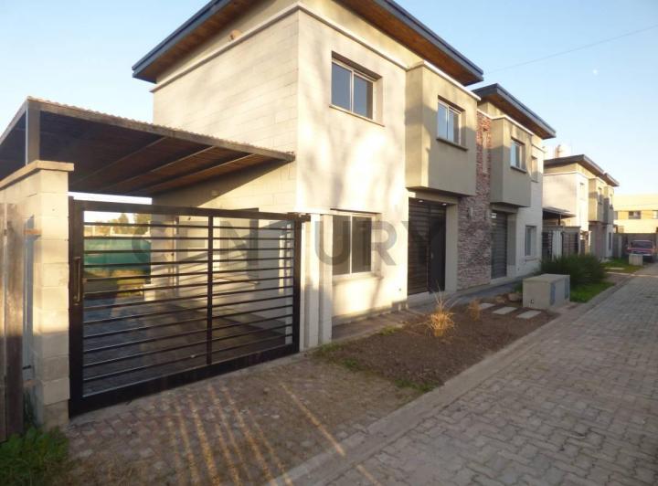 Casa · 90m² · 4 Ambientes · 1 Cochera
