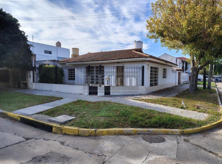 Casa · 104m² · 4 Ambientes · 1 Cochera