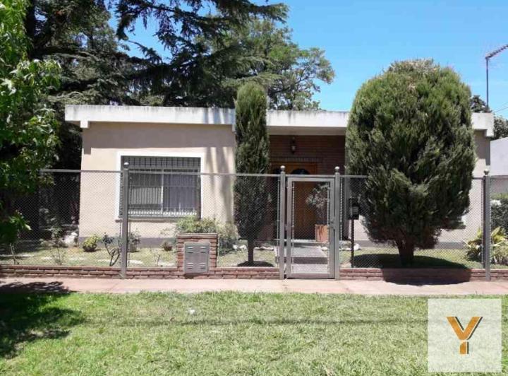 Casa · 140m² · 4 Ambientes · 2 Cocheras