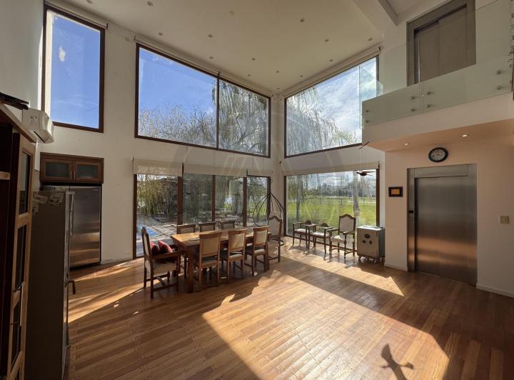 Casa · 1630m² · 5 Ambientes · 1 Cochera