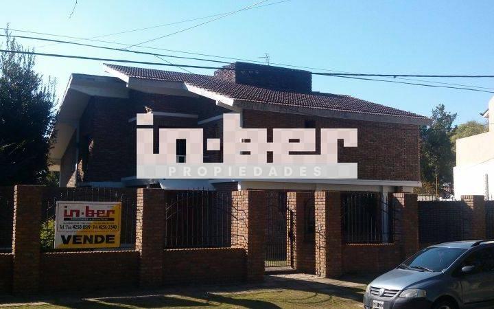 Casa · 300m² · 4 Ambientes · 1 Cochera