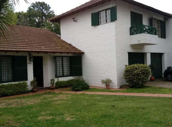 Casa · 254m² · 4 Ambientes · 1 Cochera