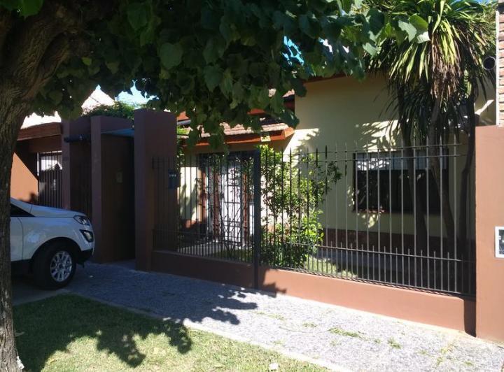 Casa · 90m² · 5 Ambientes · 2 Cocheras