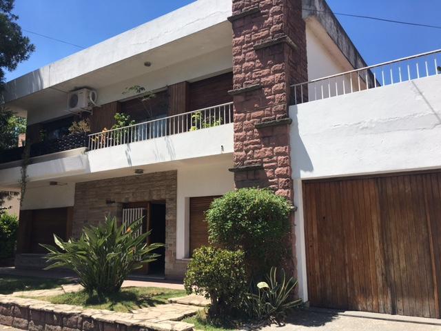 Casa · 210m² · 6 Ambientes