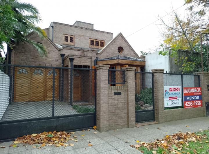 Casa · 120m² · 4 Ambientes · 2 Cocheras