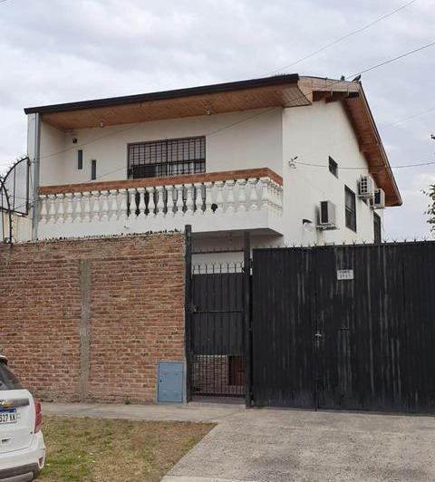 Casa · 181m² · 4 Ambientes · 10 Cocheras