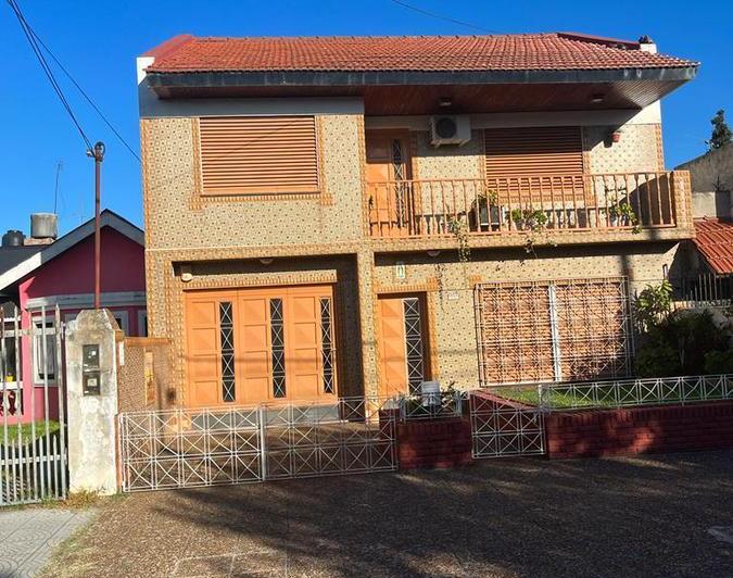 Casa · 142m² · 4 Ambientes · 1 Cochera