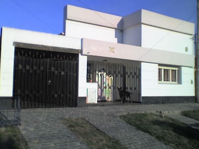 Casa · 90m² · 4 Ambientes · 1 Cochera