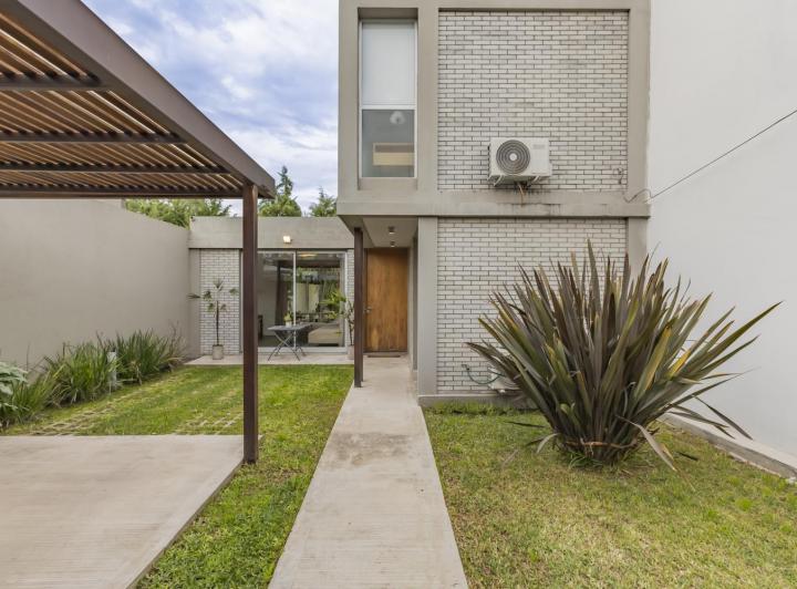 Casa · 100m² · 4 Ambientes · 2 Cocheras