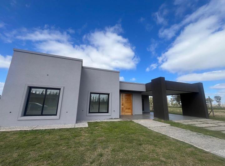 Casa · 204m² · 4 Ambientes · 2 Cocheras