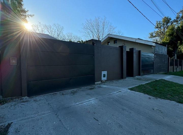 Casa · 300m² · 5 Ambientes · 1 Cochera