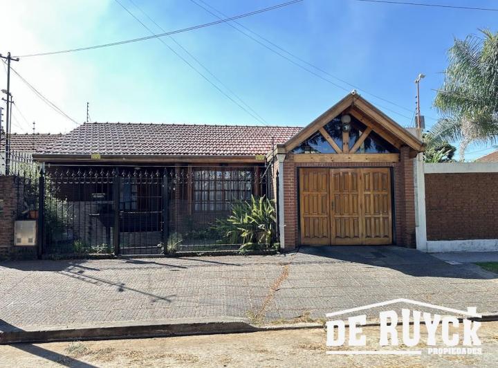 Casa · 192m² · 4 Ambientes · 1 Cochera