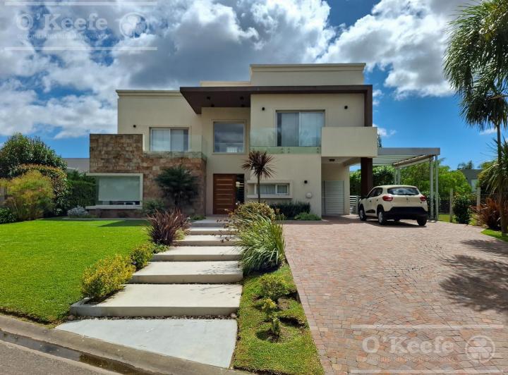 Casa · 364m² · 5 Ambientes · 1 Cochera