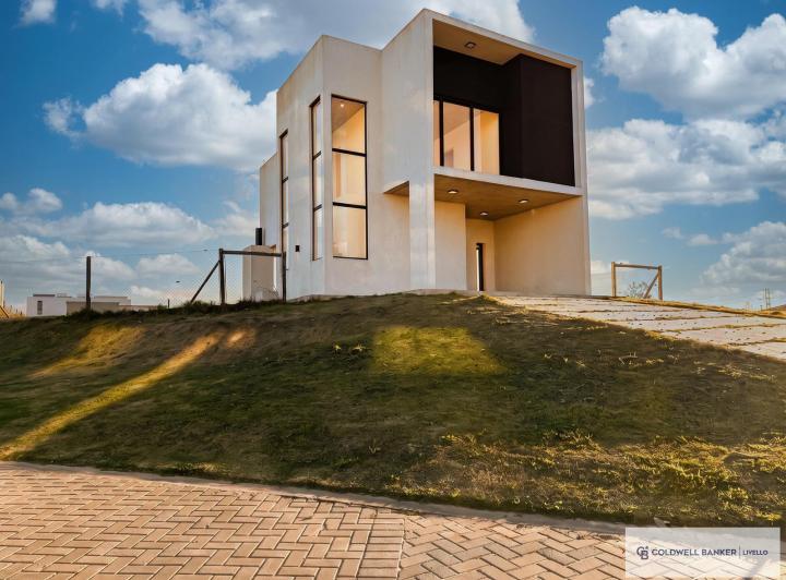 Casa · 150m² · 4 Ambientes · 2 Cocheras