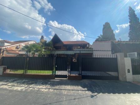 Casa · 272m² · 5 Ambientes · 2 Cocheras