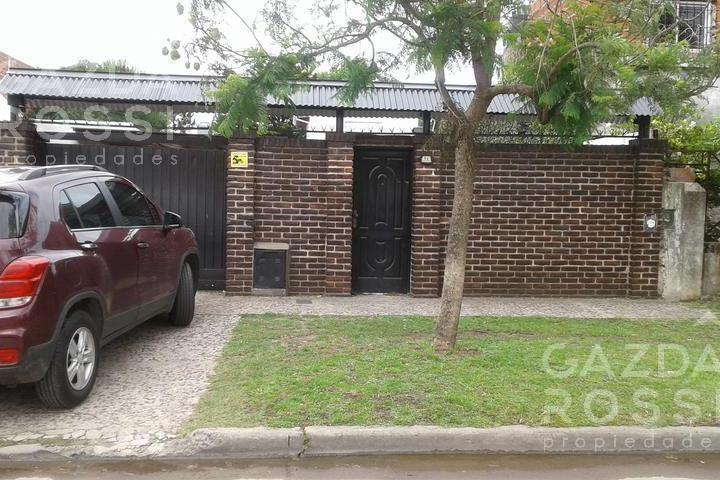 Casa · 330m² · 4 Ambientes · 1 Cochera