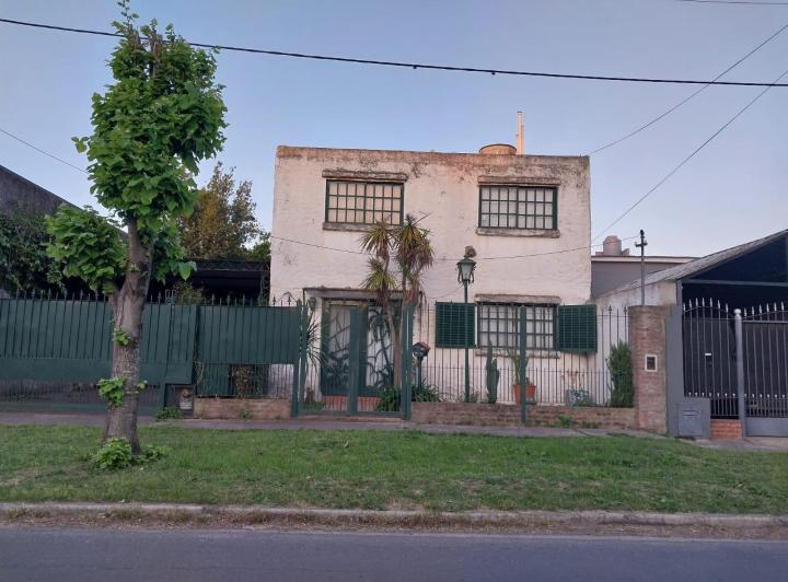 Casa · 189m² · 6 Ambientes · 2 Cocheras
