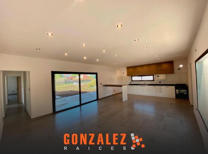 Casa · 130m² · 4 Ambientes · 1 Cochera