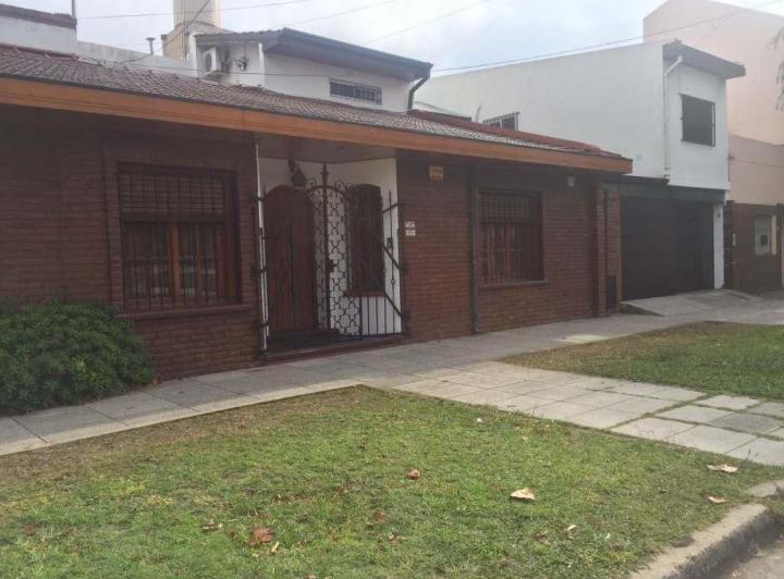 Casa · 150m² · 5 Ambientes · 2 Cocheras