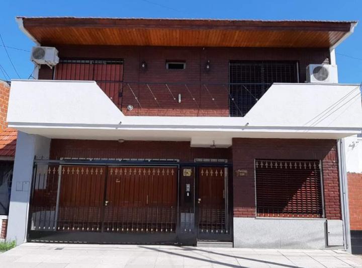 Casa · 170m² · 4 Ambientes · 2 Cocheras