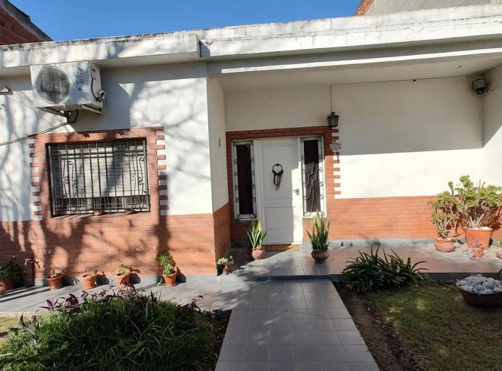 Casa · 110m² · 3 Ambientes · 2 Cocheras