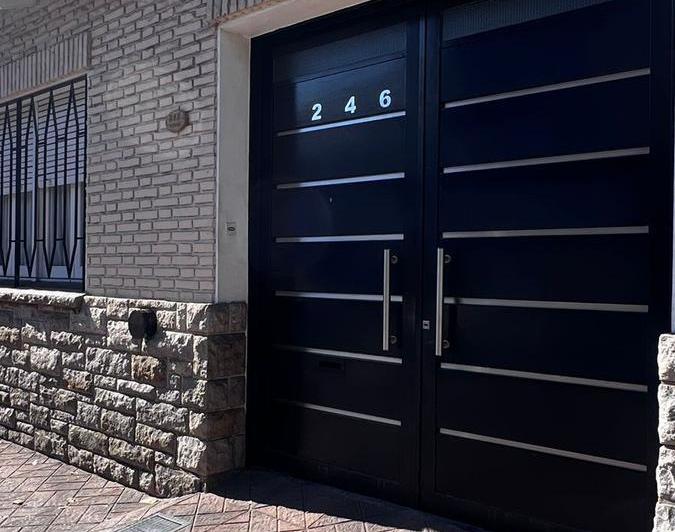 Casa · 216m² · 5 Ambientes · 1 Cochera