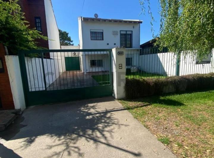 Casa · 180m² · 4 Ambientes · 1 Cochera