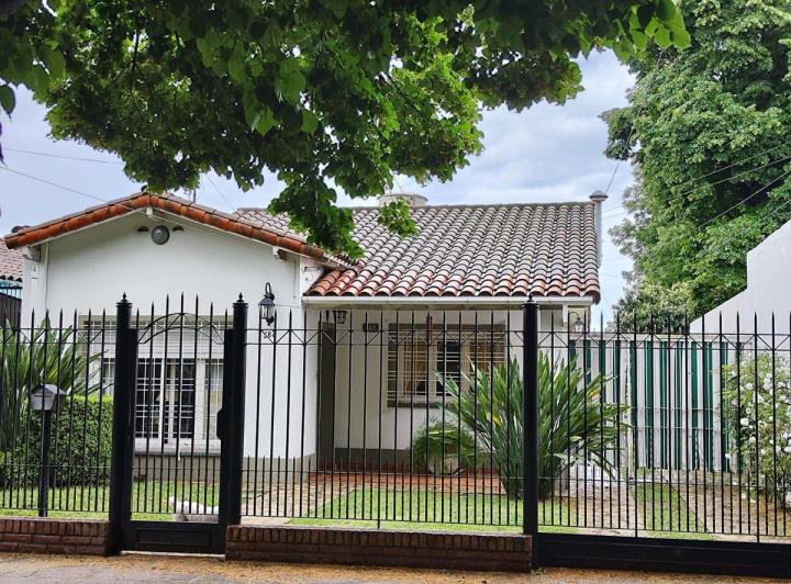 Casa · 727ha · 4 Ambientes · 3 Cocheras