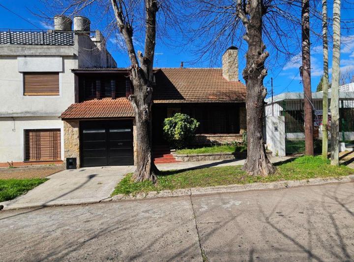 Casa · 195m² · 5 Ambientes · 2 Cocheras