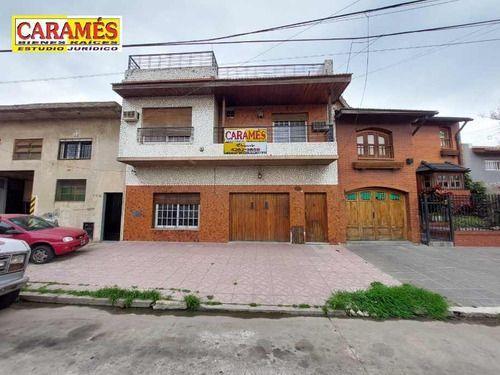 Casa · 235m² · 4 Ambientes · 1 Cochera