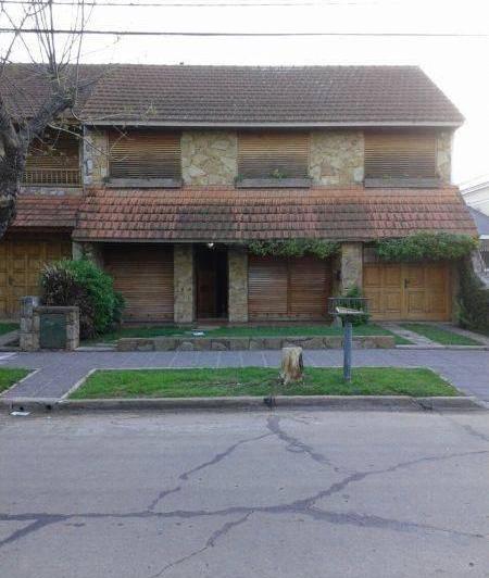 Casa · 200m² · 4 Ambientes