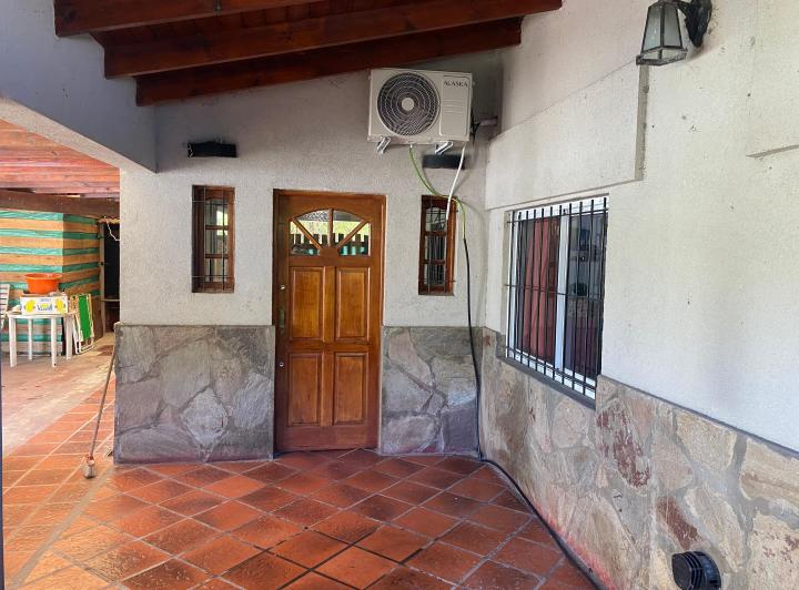 Casa · 104m² · 4 Ambientes · 2 Cocheras
