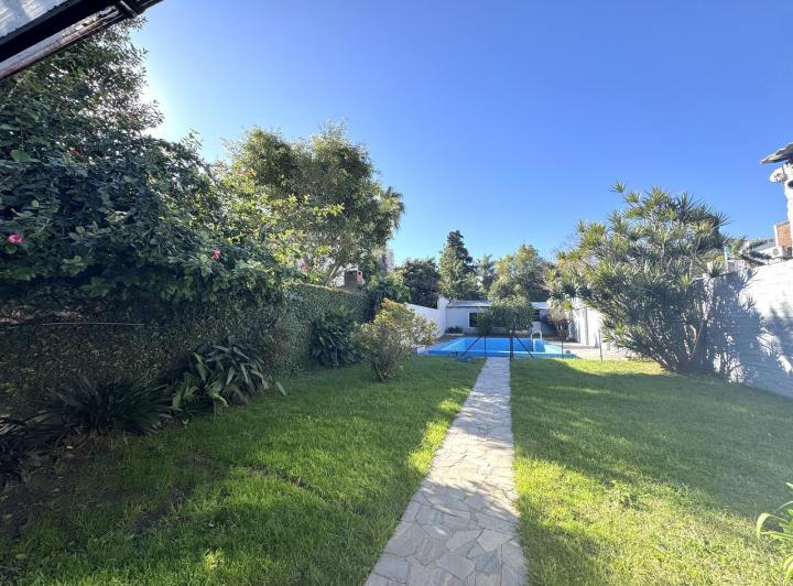 Casa · 263m² · 4 Ambientes · 3 Cocheras