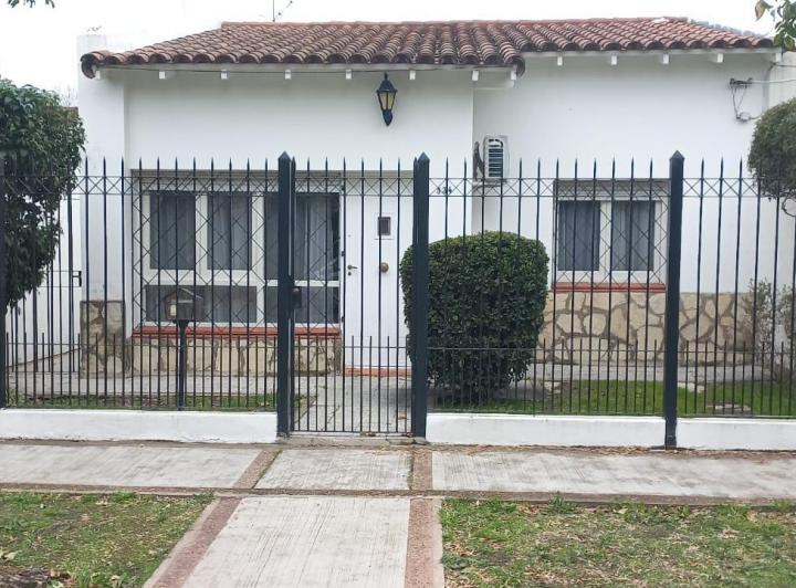 Casa · 1m² · 3 Ambientes
