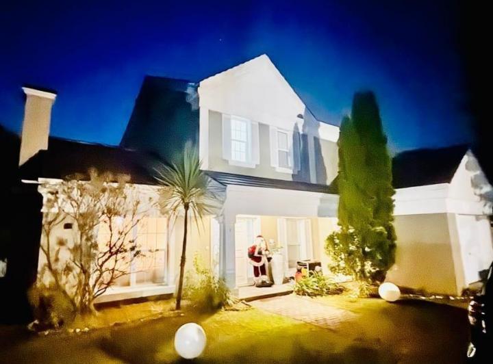 Casa · 320m² · 6 Ambientes · 2 Cocheras