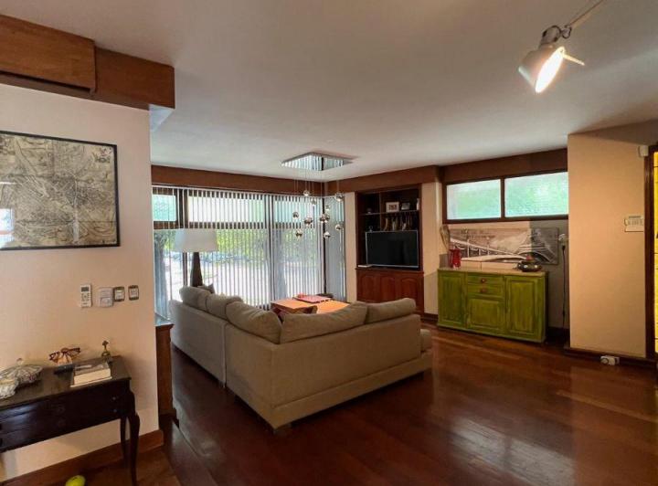 Casa · 290m² · 4 Ambientes · 2 Cocheras
