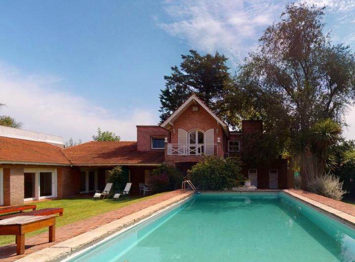 Casa · 350m² · 4 Ambientes · 1 Cochera