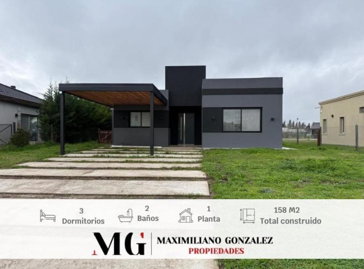 Casa · 148m² · 4 Ambientes · 2 Cocheras