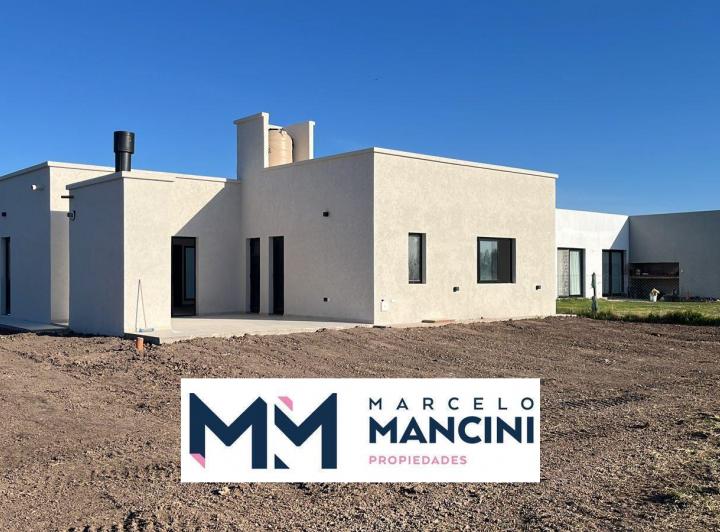 Casa · 800m² · 5 Ambientes · 4 Cocheras