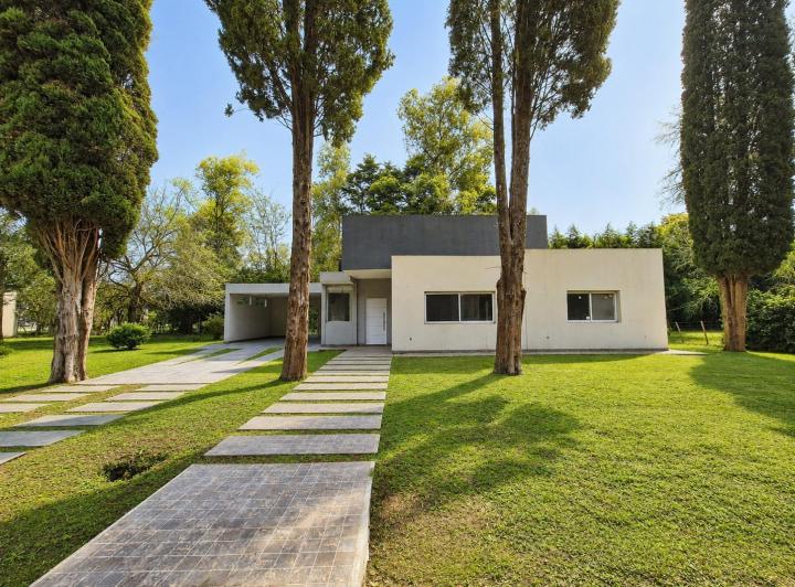Casa · 120m² · 3 Ambientes · 4 Cocheras