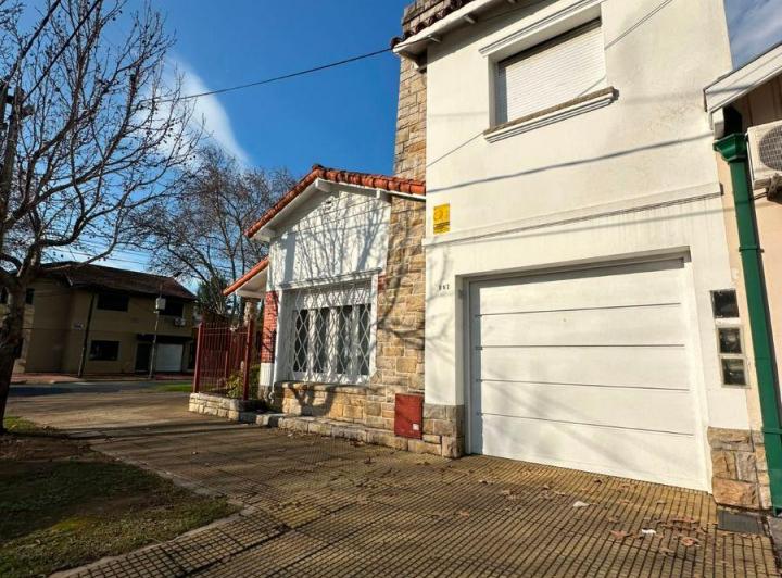 Casa · 143m² · 4 Ambientes · 1 Cochera