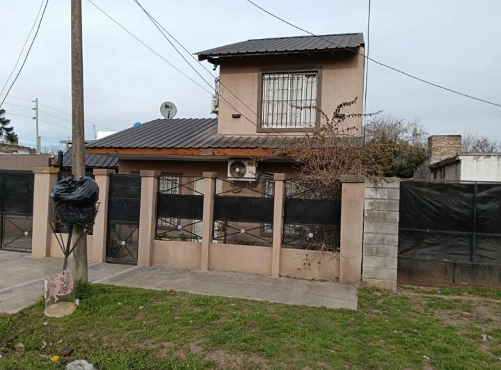 Casa · 200m² · 4 Ambientes · 2 Cocheras