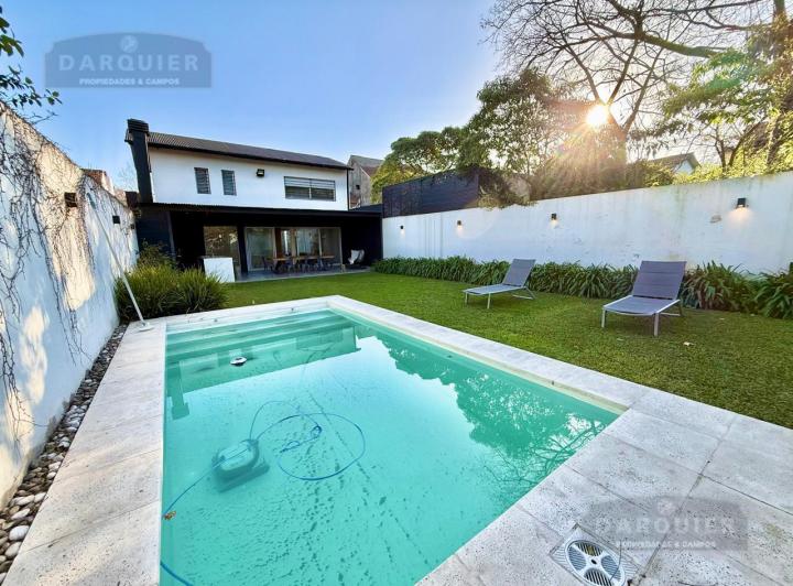 Casa · 230m² · 4 Ambientes · 4 Cocheras