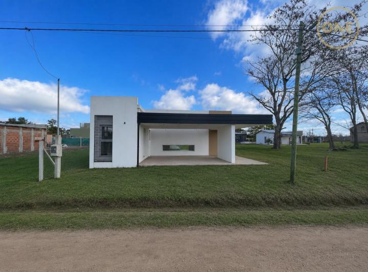 Casa · 101m² · 3 Ambientes · 2 Cocheras