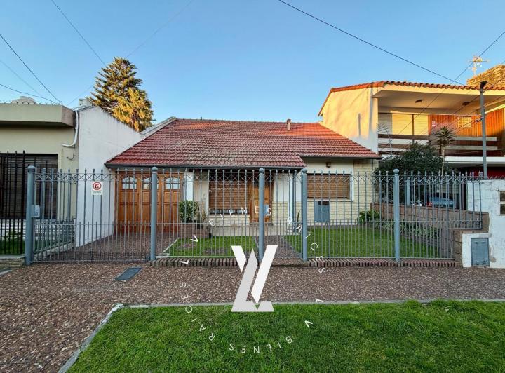 Casa · 145m² · 4 Ambientes · 3 Cocheras